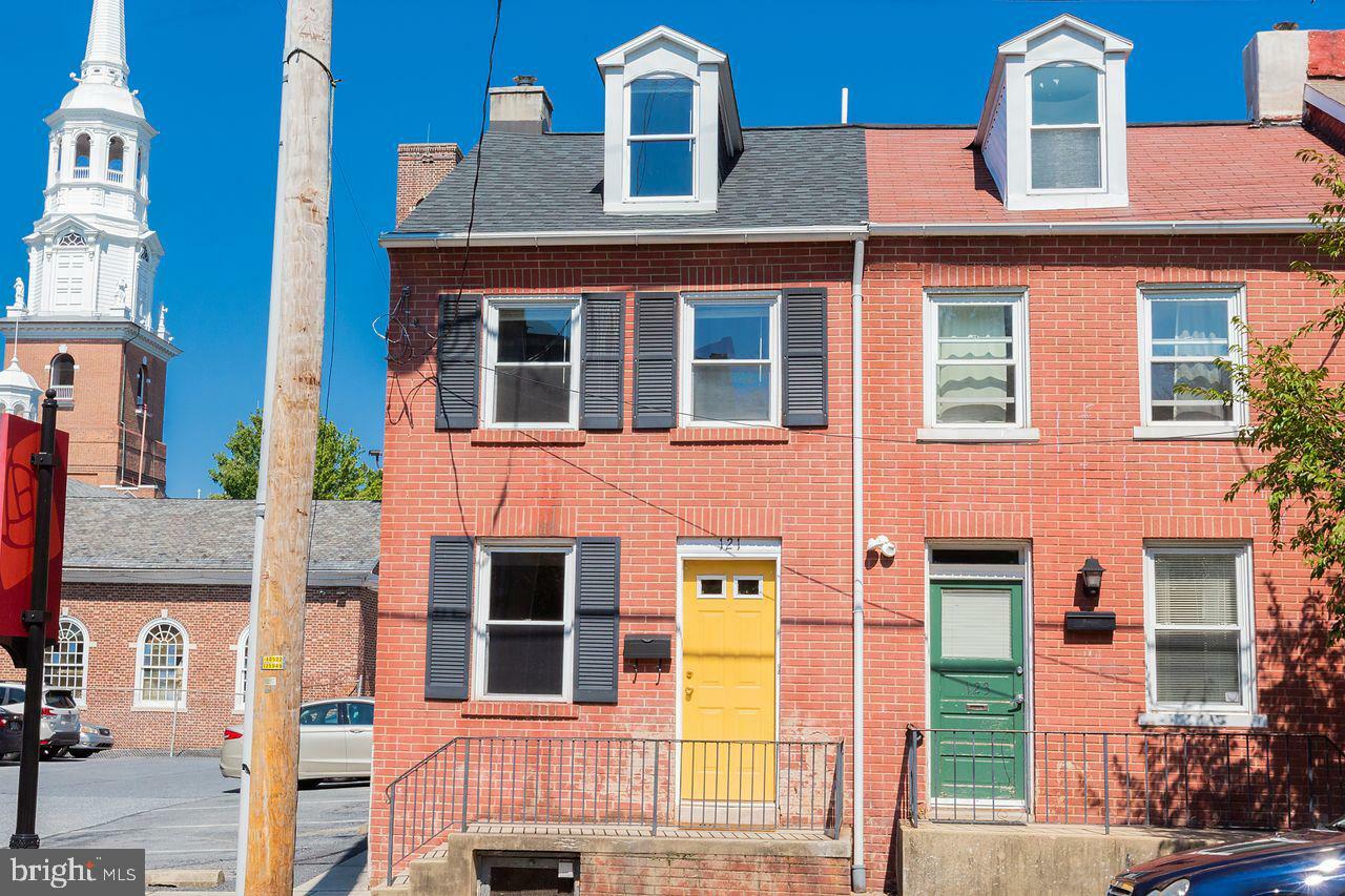 Property Photo:  121 E Vine Street  PA 17602 