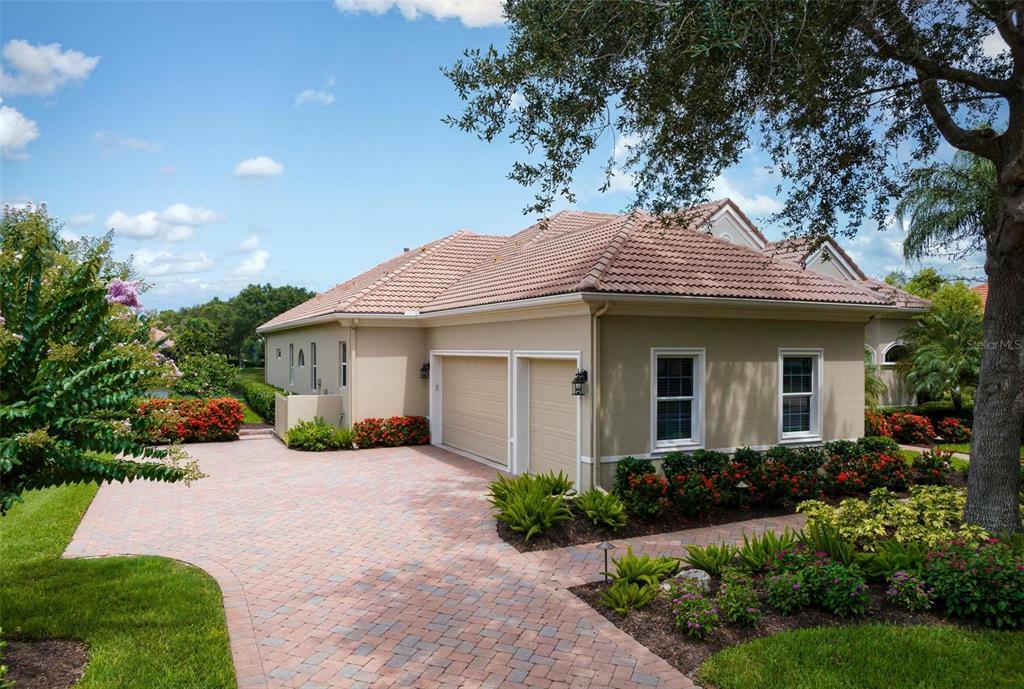 Property Photo:  8945 Wildlife Loop  FL 34238 