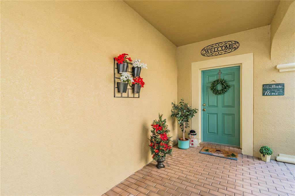 Property Photo: 2827 Girvan Dr FL 34638