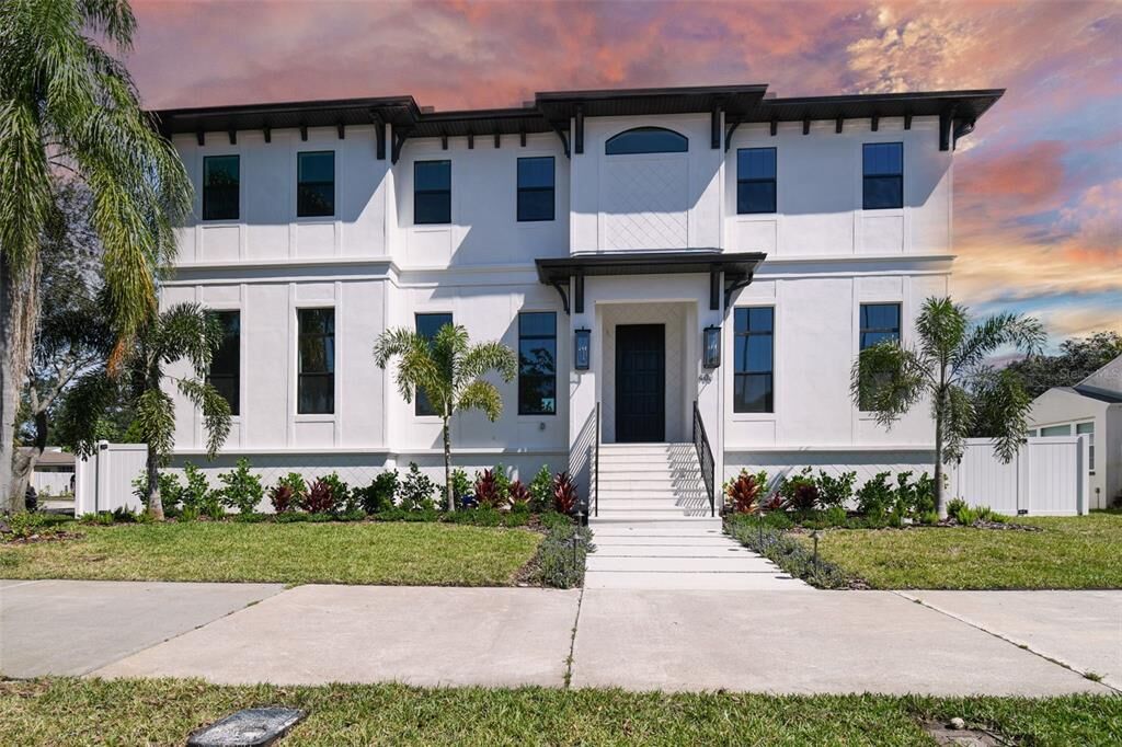 Property Photo: 403 E Davis Boulevard FL 33606