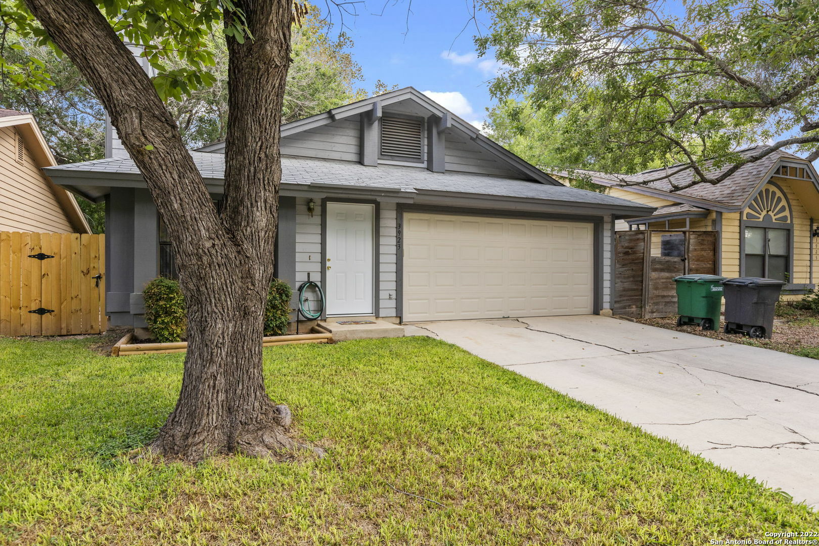 Property Photo:  3923 Chimney Springs Dr  TX 78247 