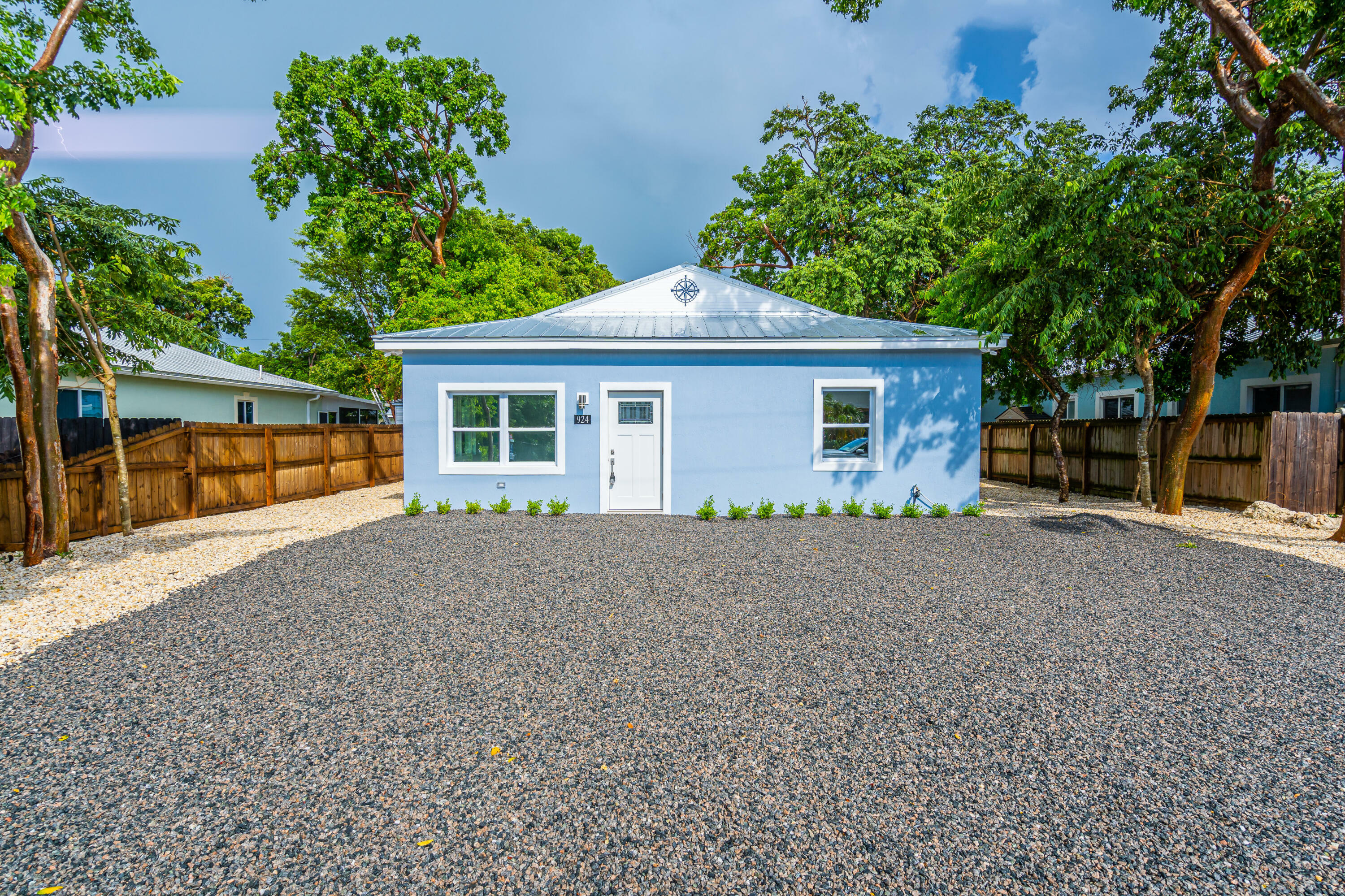 Property Photo:  924 La Paloma Road  FL 33037 