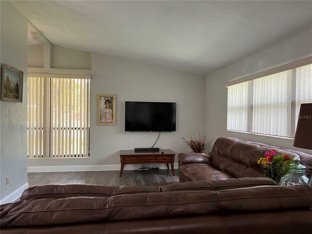 Property Photo:  811 Bellemeade Circle  FL 33617 