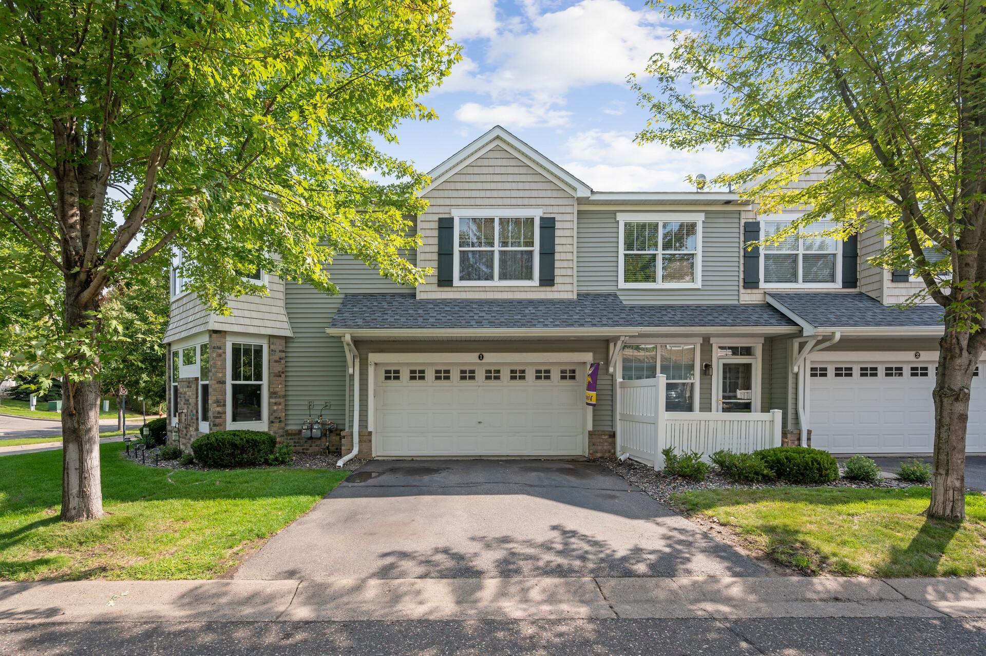Property Photo:  1632 Legacy Parkway E 1221  MN 55109 