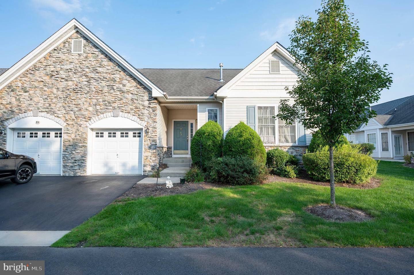 Property Photo:  33 Meadowlark Drive  NJ 08690 