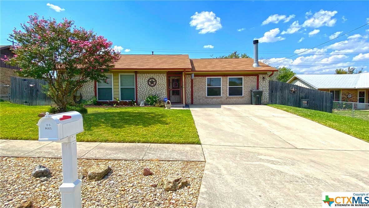 Property Photo: 610 Skyline Avenue TX 76541