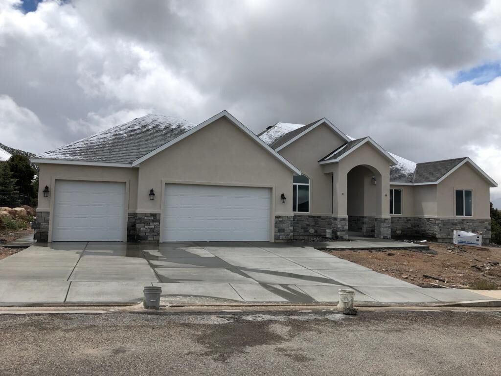 Property Photo: 834 E 2375 N (Fenwick Way) UT 84721