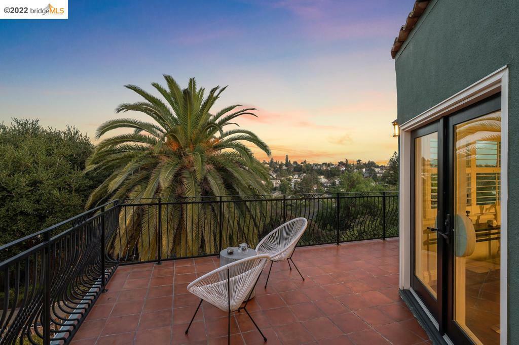 Property Photo:  1012 Warfield Ave  CA 94610 