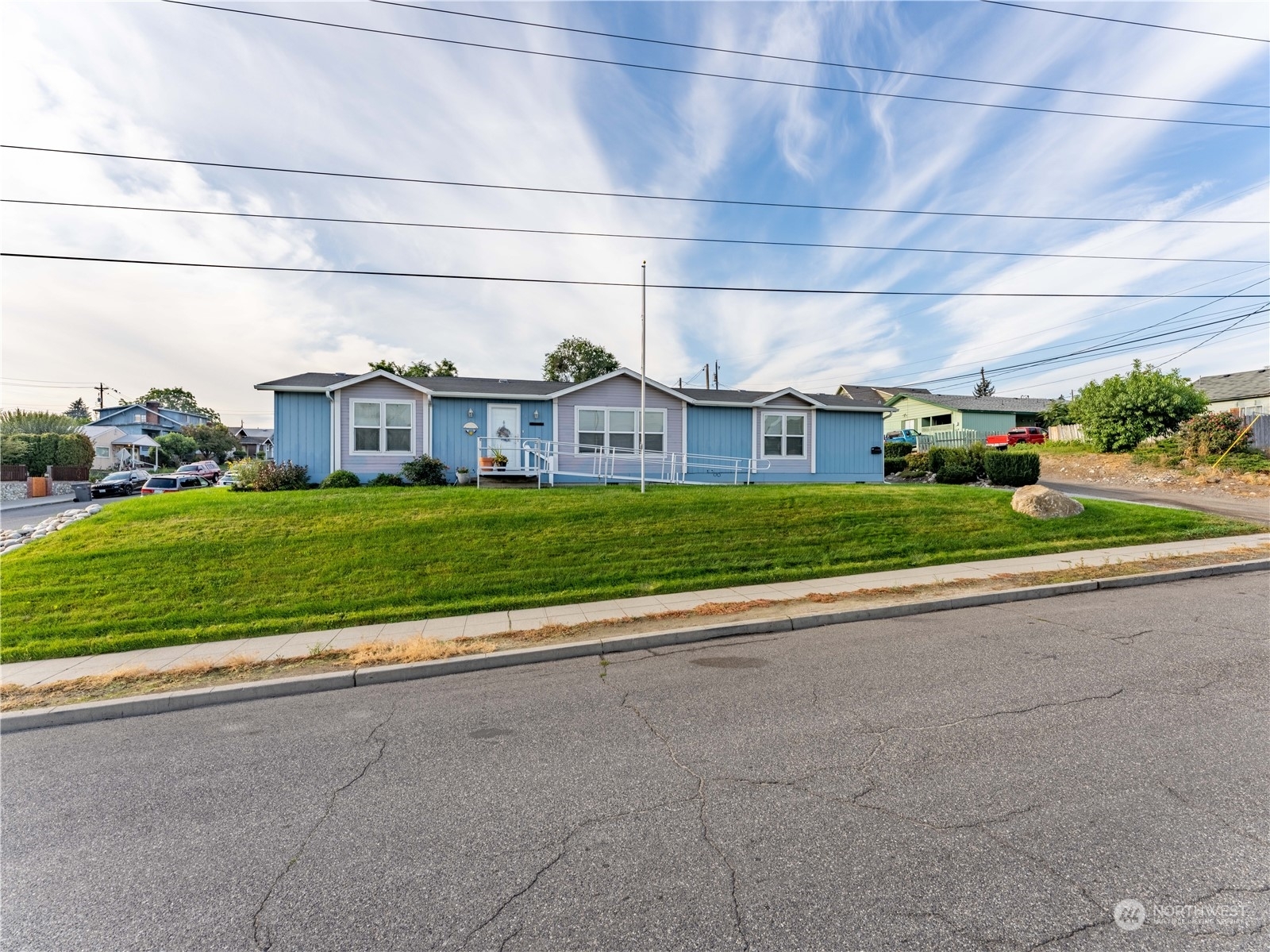 Property Photo:  401 4th Street  WA 98801 