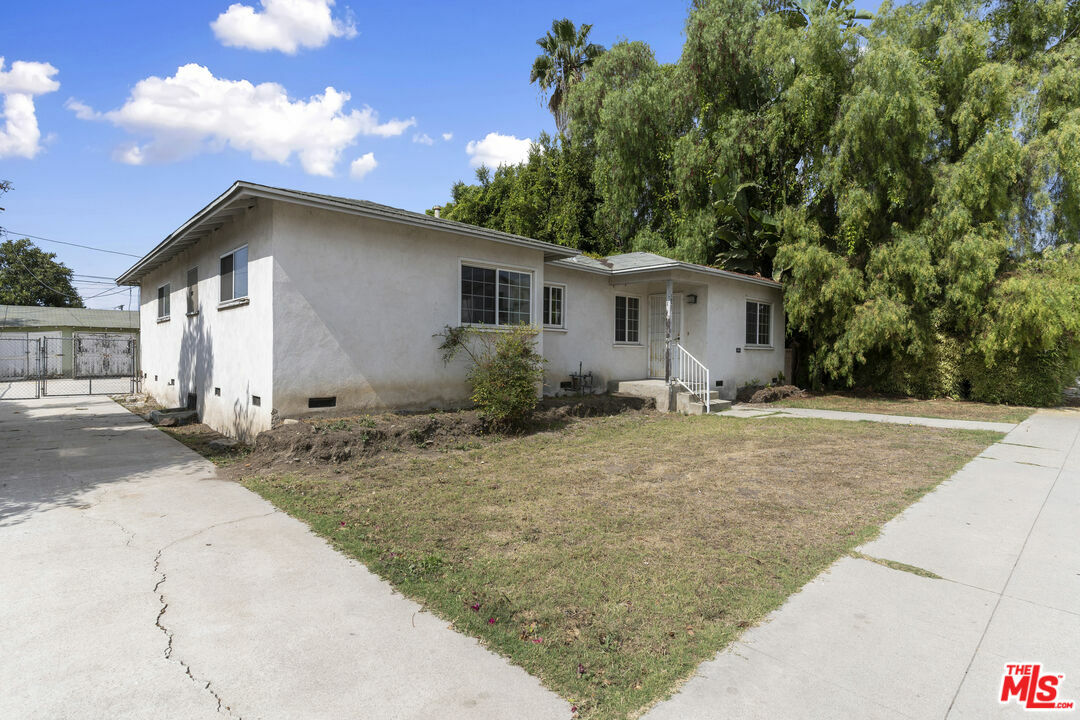 Property Photo:  1921   Federal Ave  CA 90025 