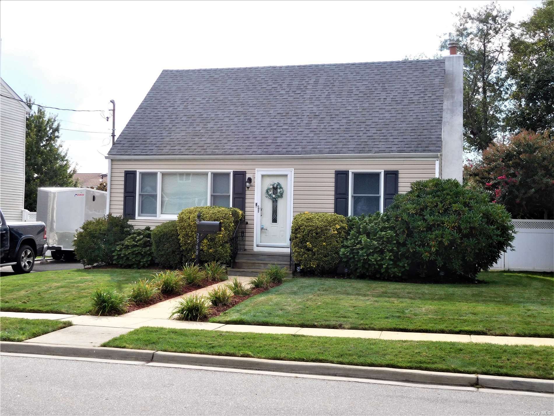 Property Photo:  2368 Mattituck Avenue  NY 11783 