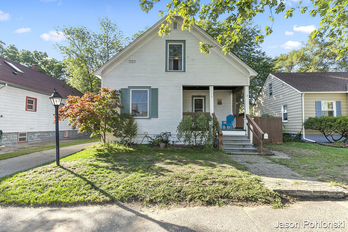 Property Photo:  1110 Slayton Avenue  MI 49417 