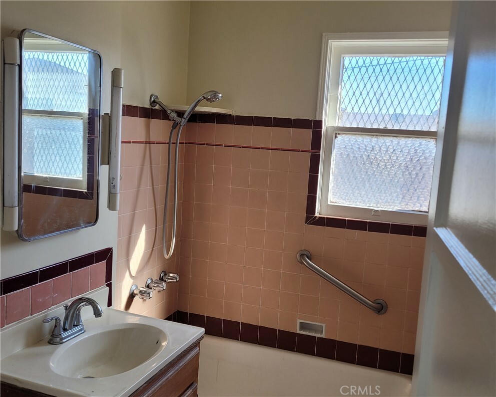 Property Photo:  1106 W 127th Street  CA 90222 