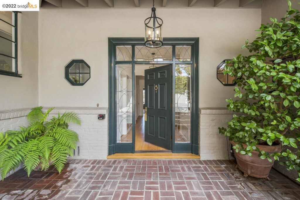 Property Photo: 174 Indian Rd CA 94610
