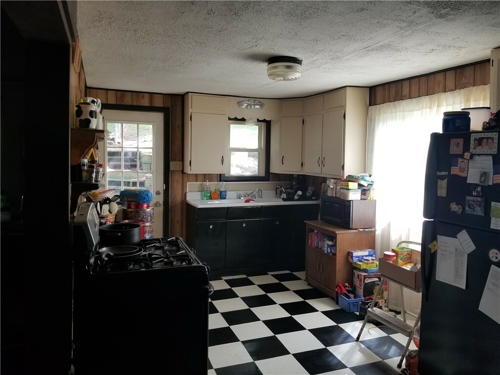 Property Photo: 158 Moffat Ave PA 15301