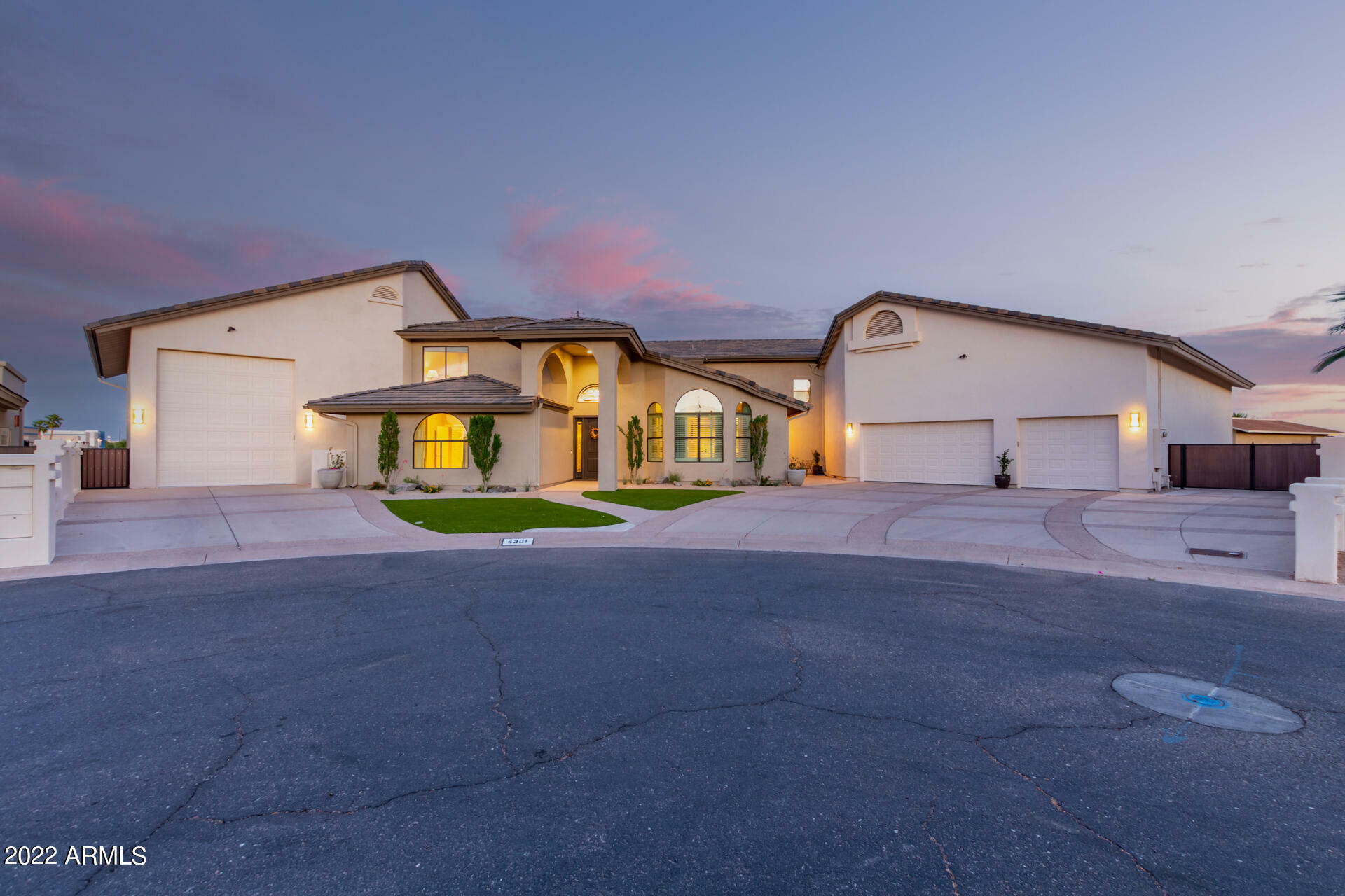 Property Photo: 4301 W Venus Way AZ 85226