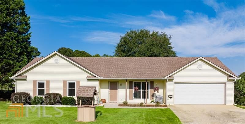 Property Photo: 339 Cobblestone Road GA 30011