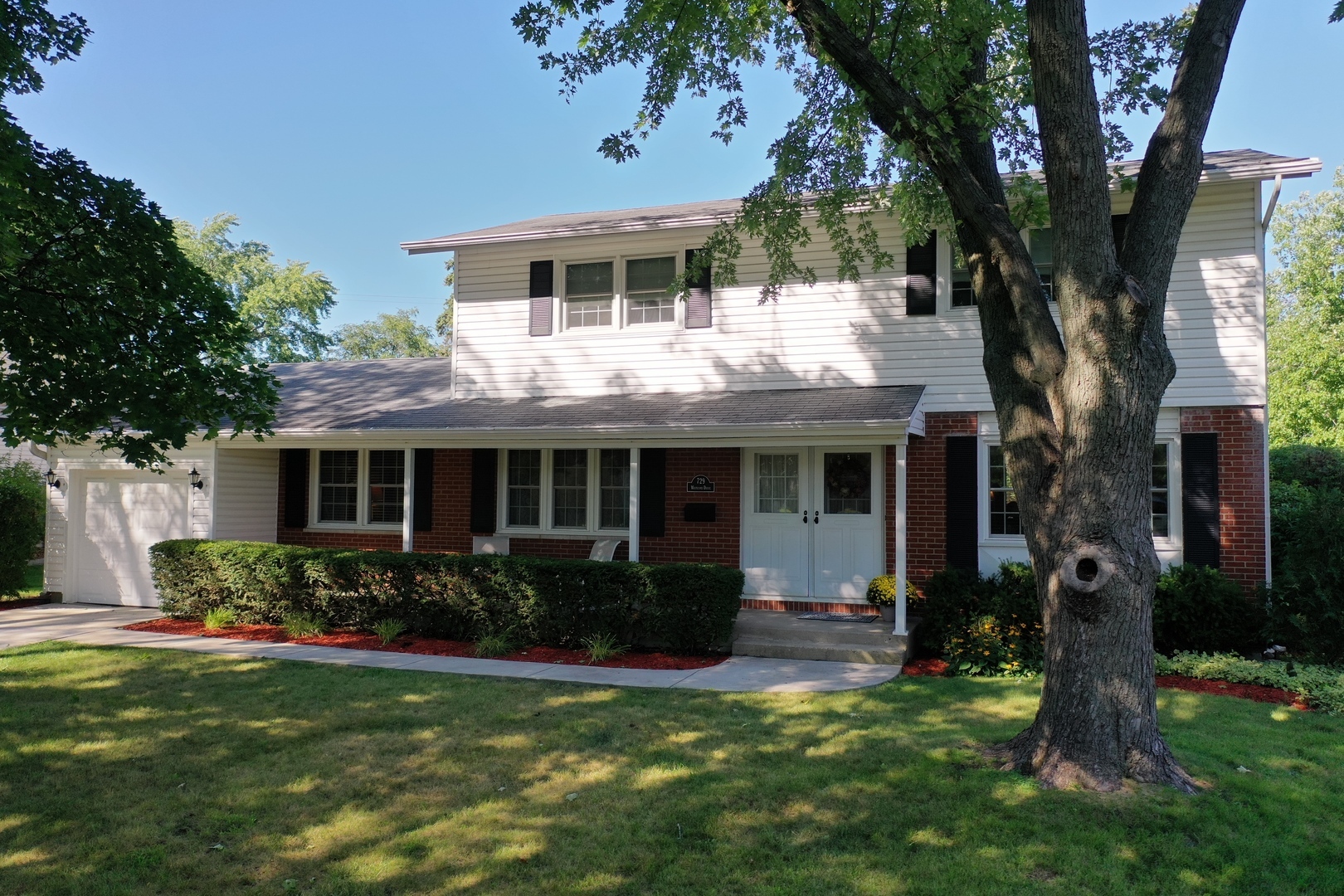 729 N Whitcomb Drive  Palatine IL 60074 photo