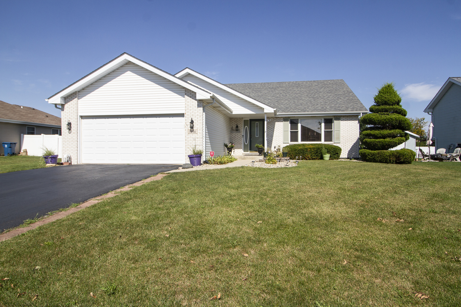 Property Photo:  1334 W Cap Circle  IL 60914 