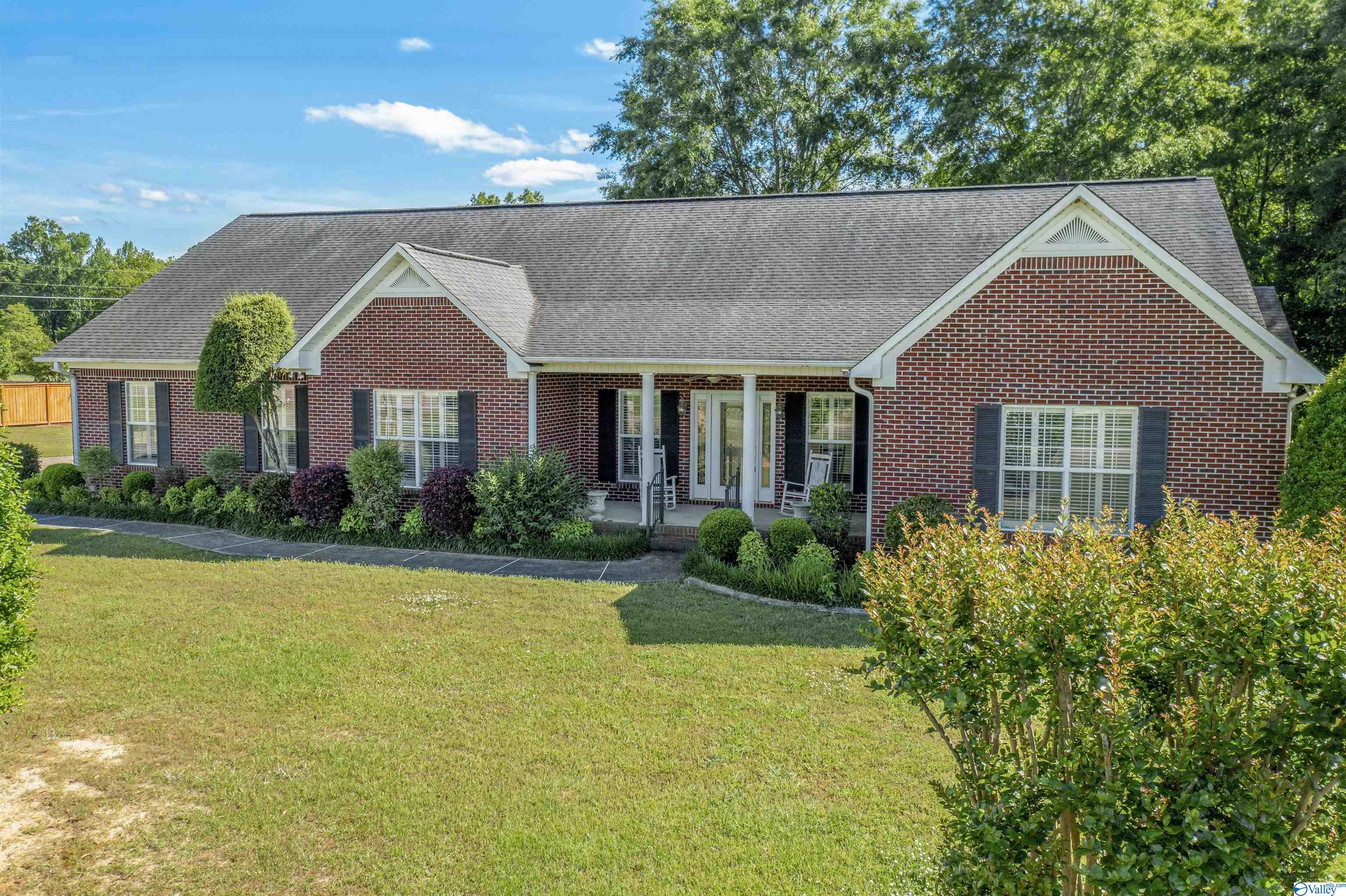 Property Photo:  1745 Cedar Bend Road S  AL 35907 