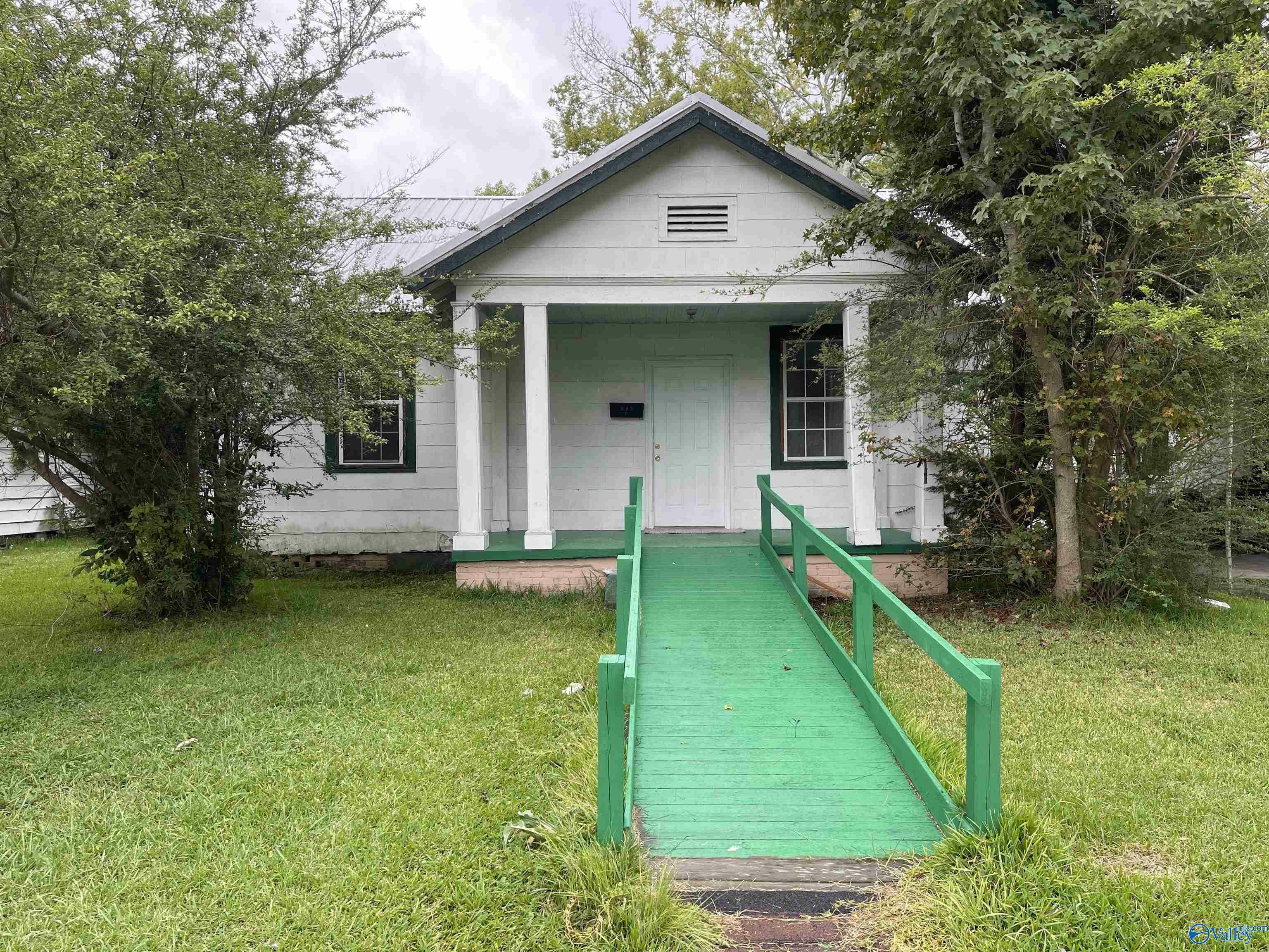 Property Photo:  409 Hoke Street  AL 35903 