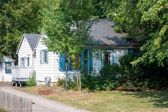 Property Photo:  3126 Avalon Road  MI 48309 