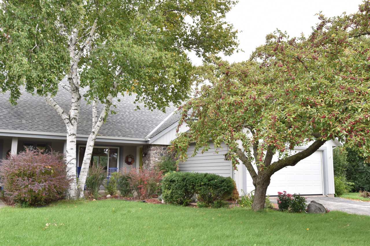 8586 N Meadowside Ct  Brown Deer WI 53223 photo