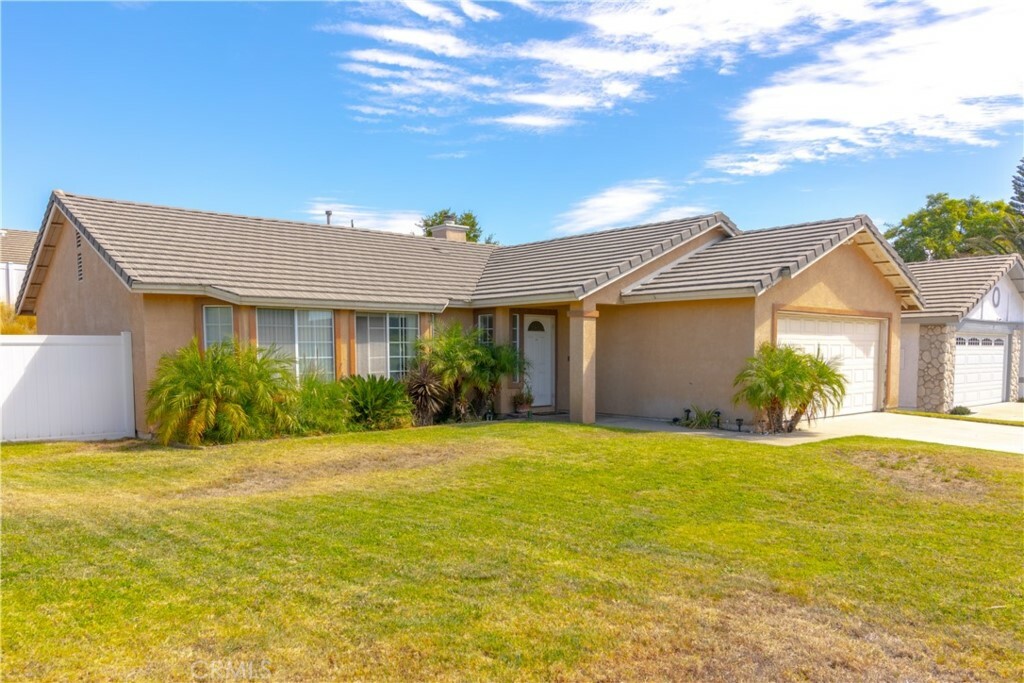 Property Photo:  2492 W Sunrise Drive  CA 92377 