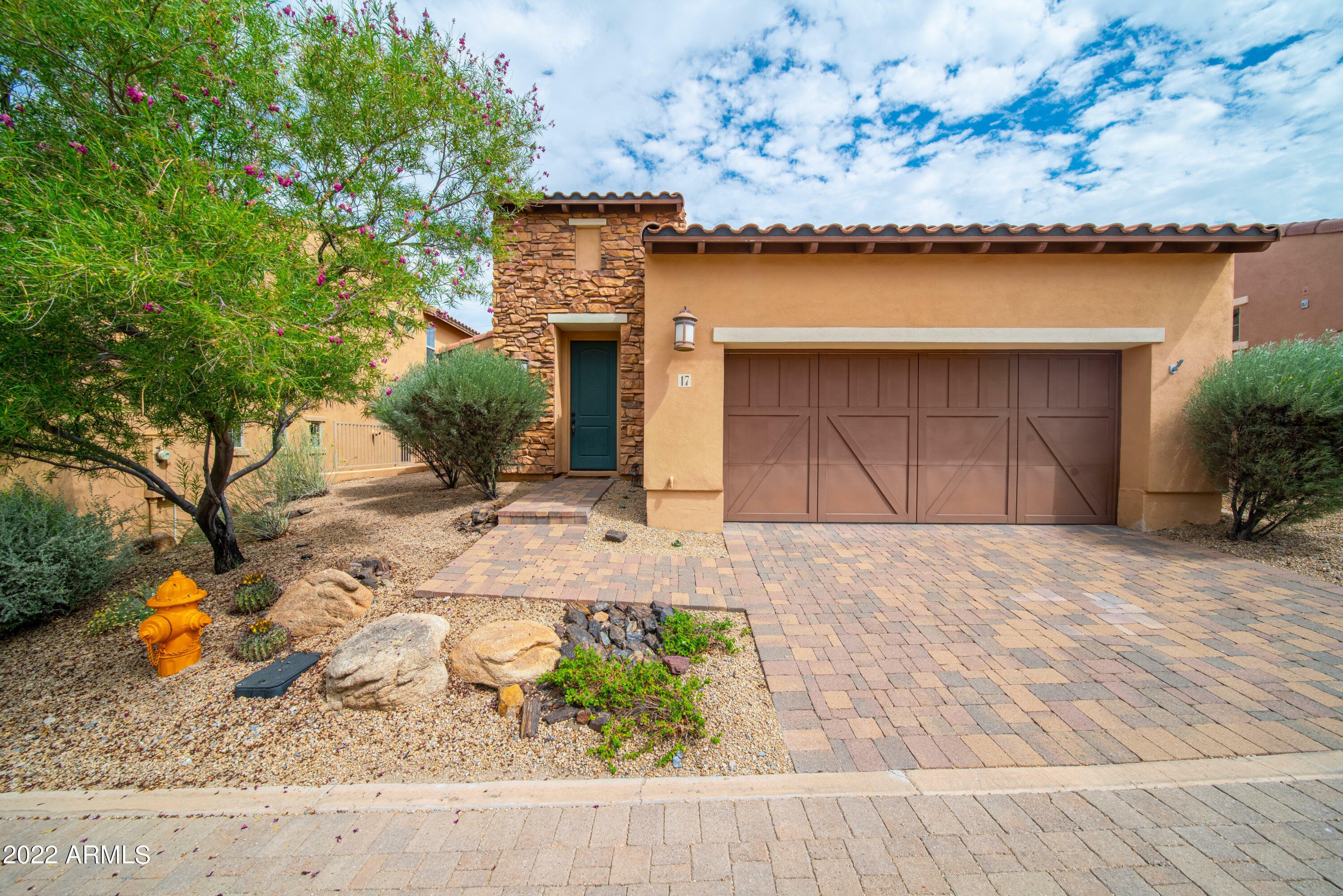 Property Photo: 6231 E Mark Way 17 AZ 85331