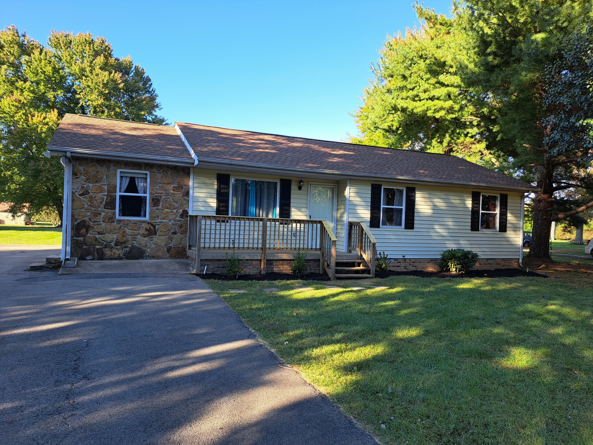 Property Photo:  1440 Old Highway 52  TN 37083 