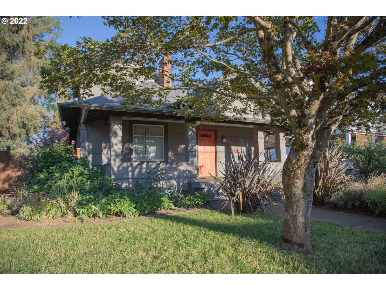 Property Photo:  2536 SE 67th Ave  OR 97206 
