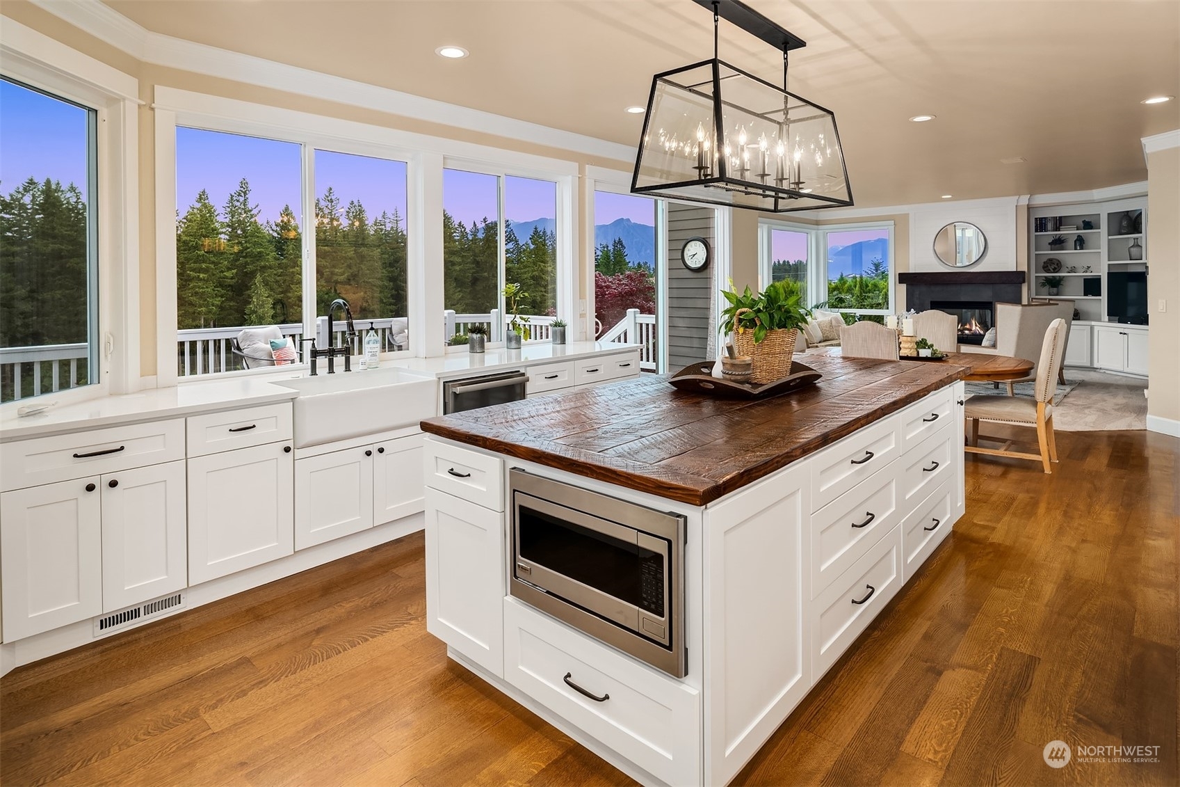 Property Photo: 6766 Cascade Avenue SE WA 98065