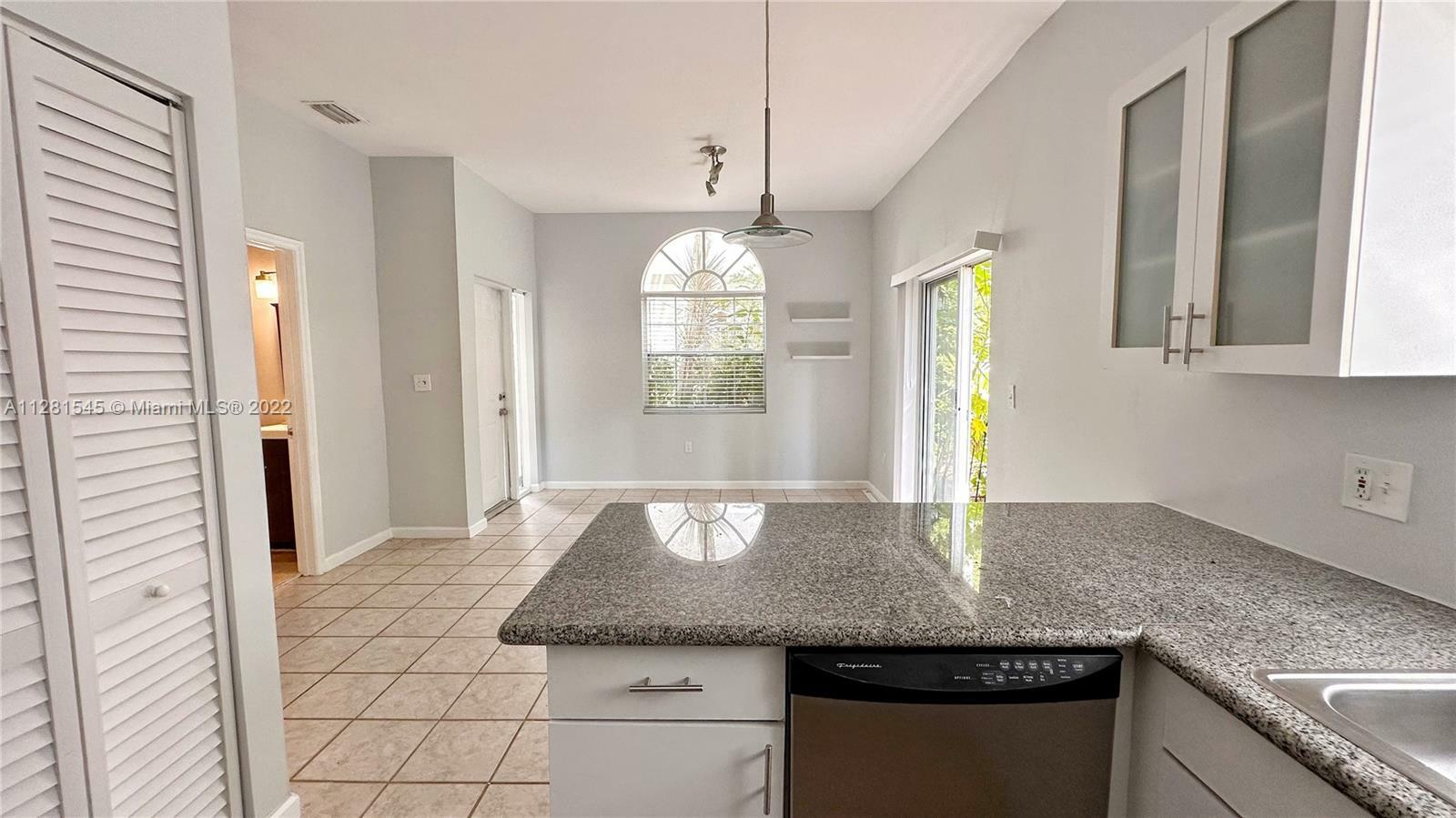 Property Photo:  2850 Coconut Ave 6  FL 33133 