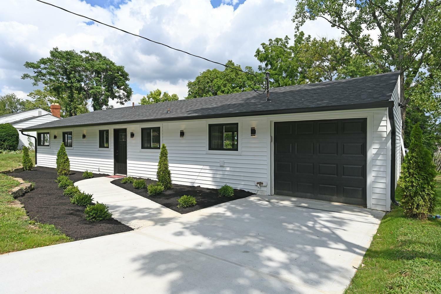Property Photo: 10078 Woodstock Dr OH 45215