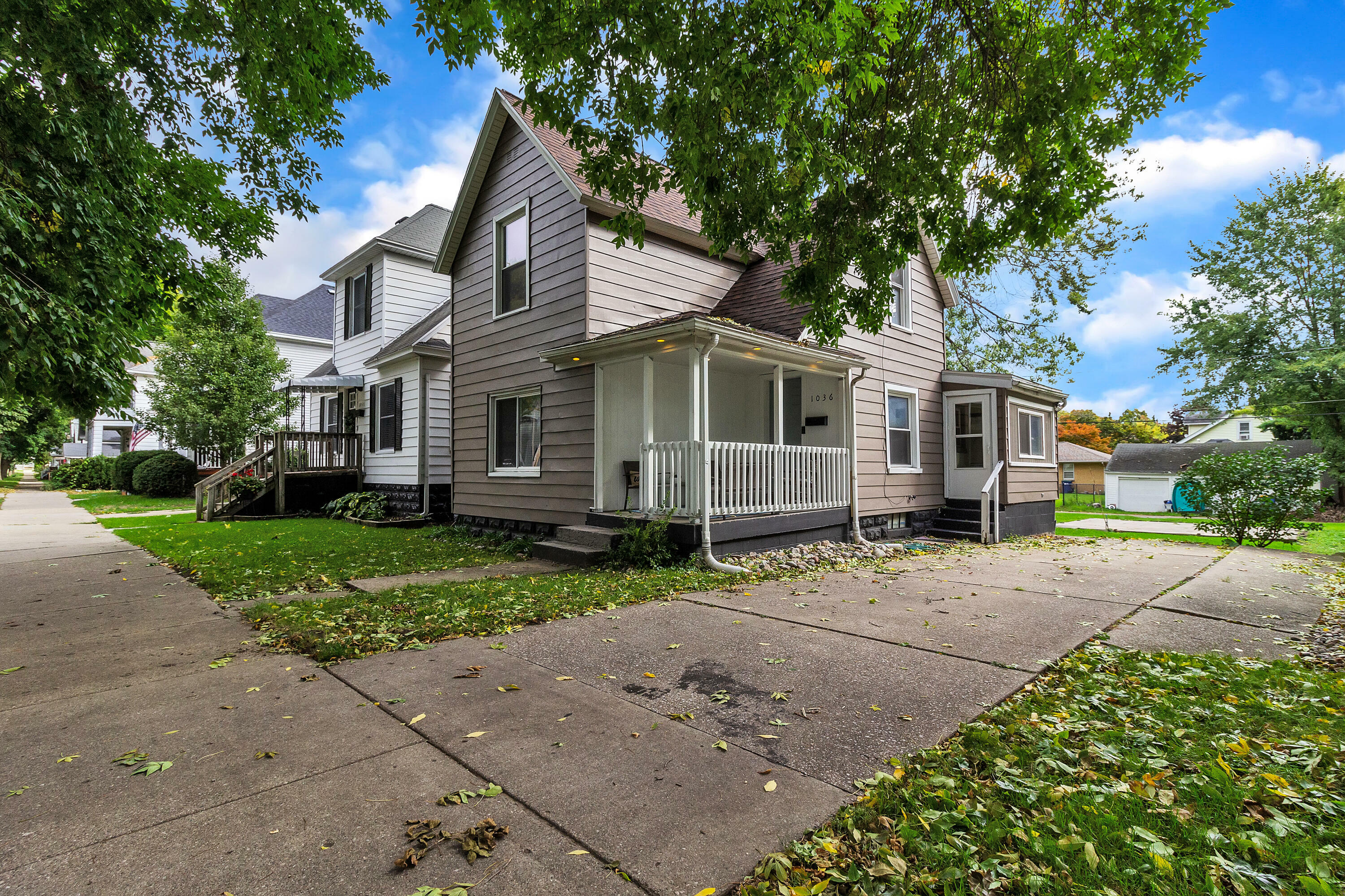 Property Photo:  1036 Lincoln Avenue NW  MI 49504 