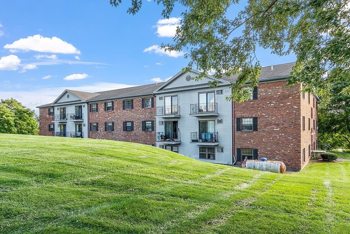 Property Photo:  2 Bristol Court 362  NH 03038 