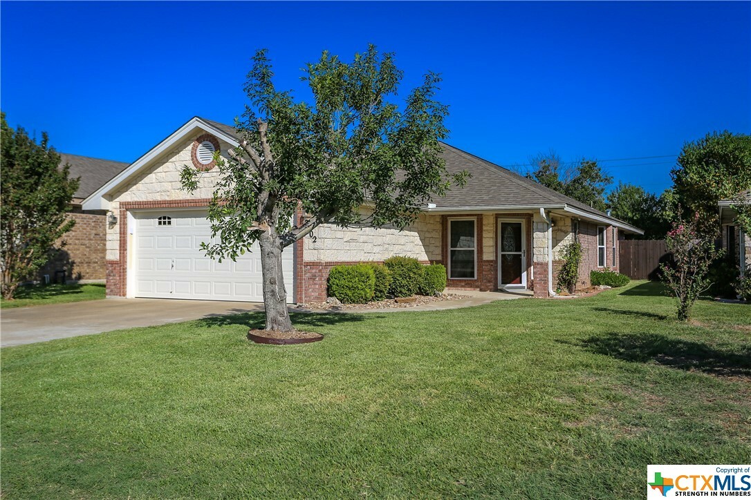 Property Photo:  2102 Flagstaff Drive  TX 76543 