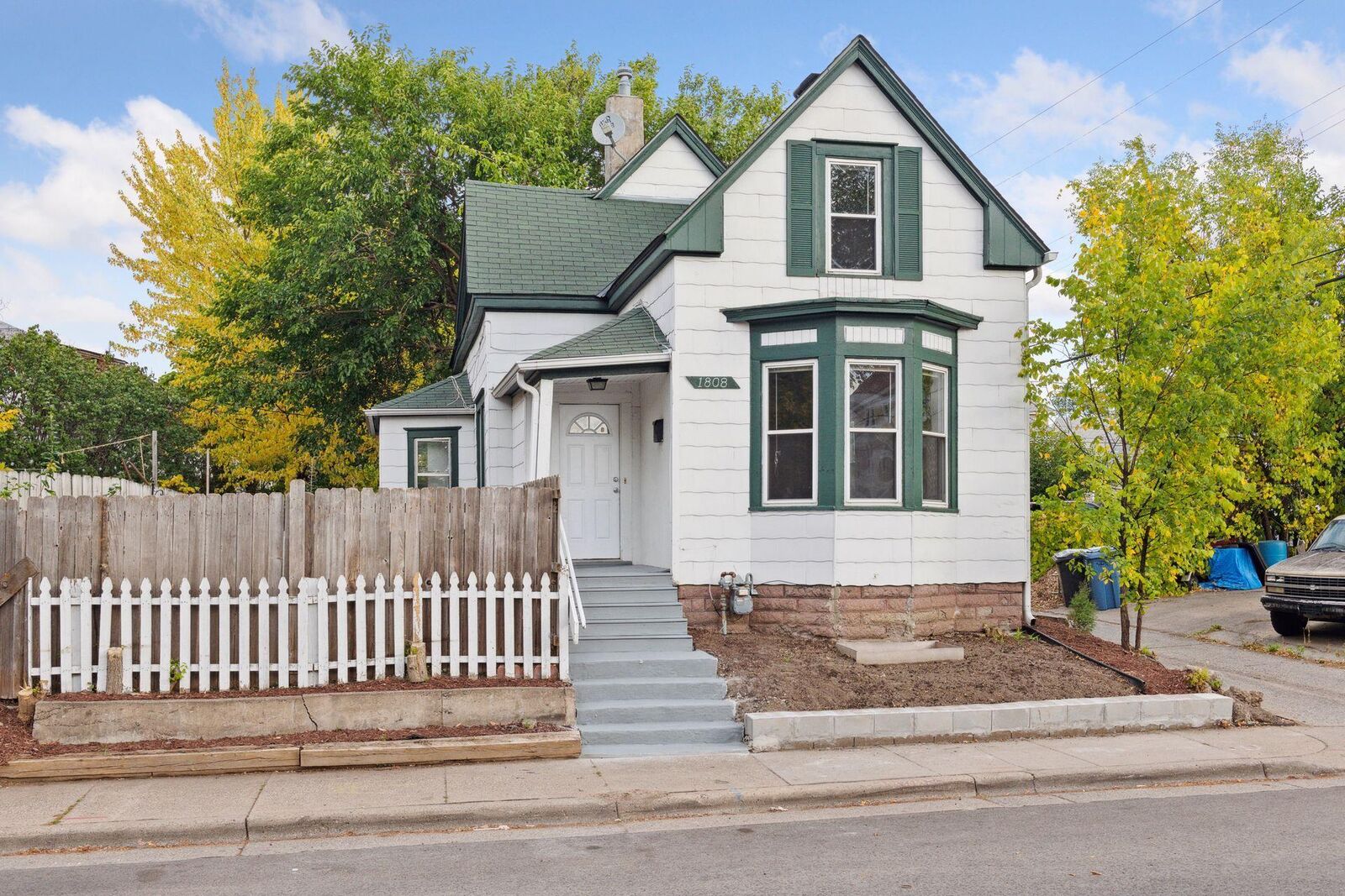 Property Photo:  1808 E 35th Street  MN 55407 