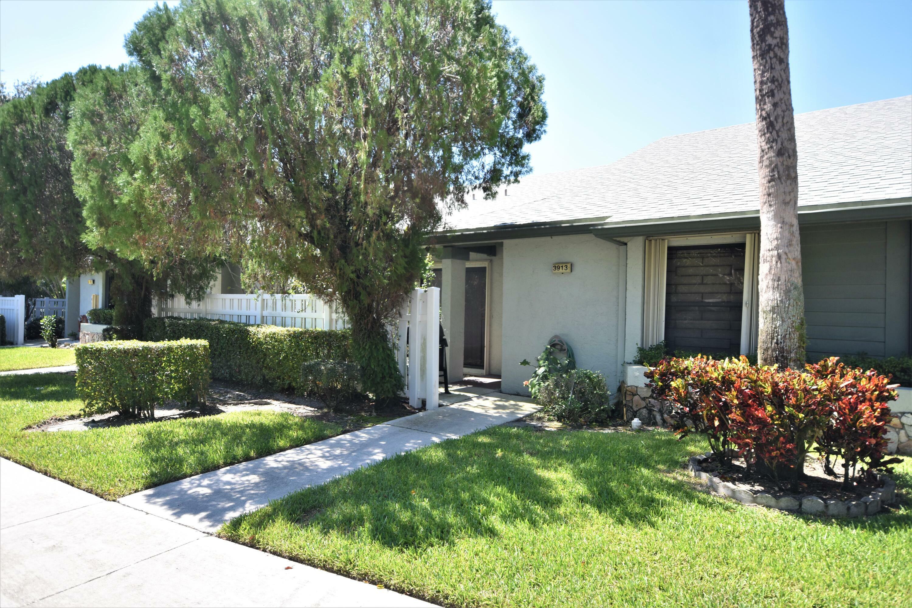 Property Photo: 3913 Carambola Circle N 29119 FL 33066
