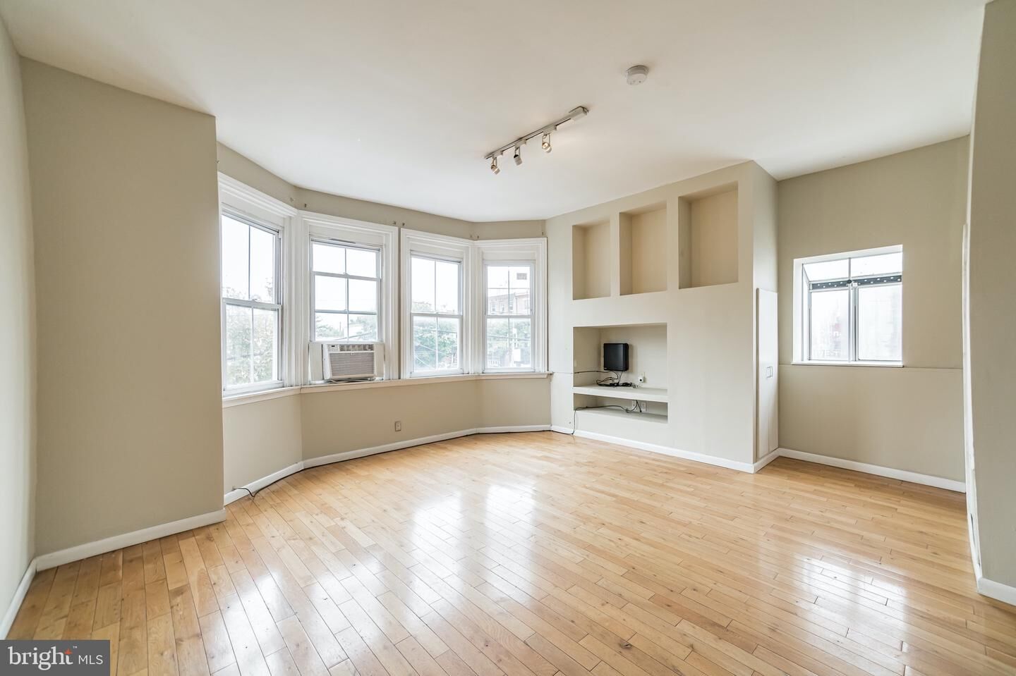 Property Photo: 32 W Girard Avenue PA 19123