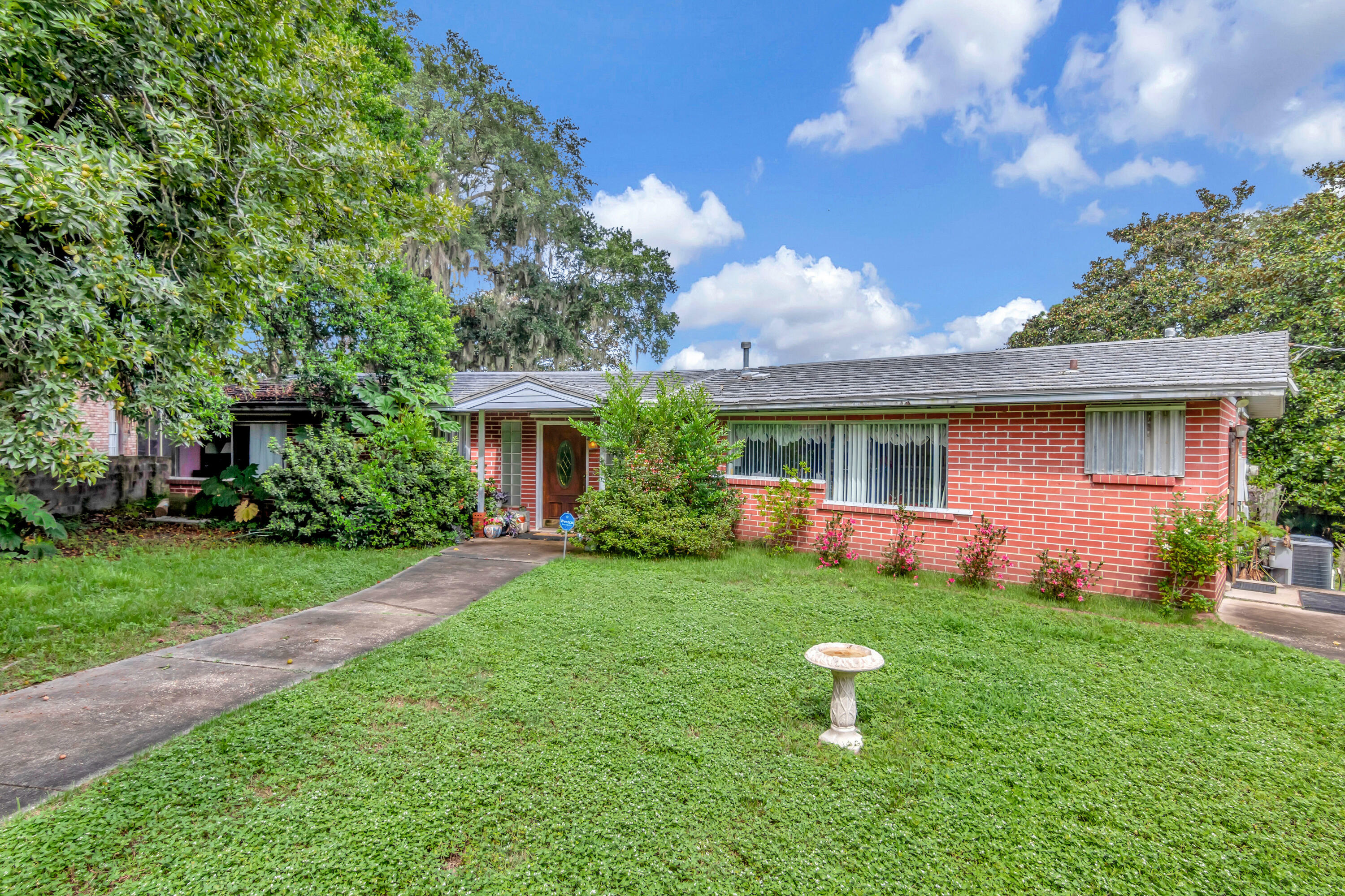 Property Photo:  505 NW Circle Drive  FL 32548 