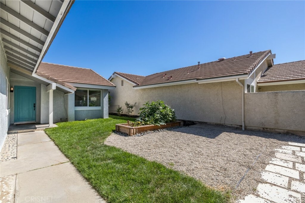 Property Photo:  25744 Salceda Road  CA 91355 