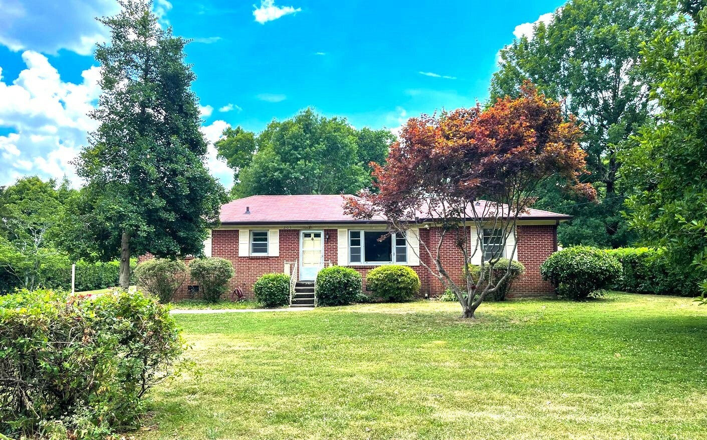 Property Photo:  205 Hillcrest Dr W  TN 37066 