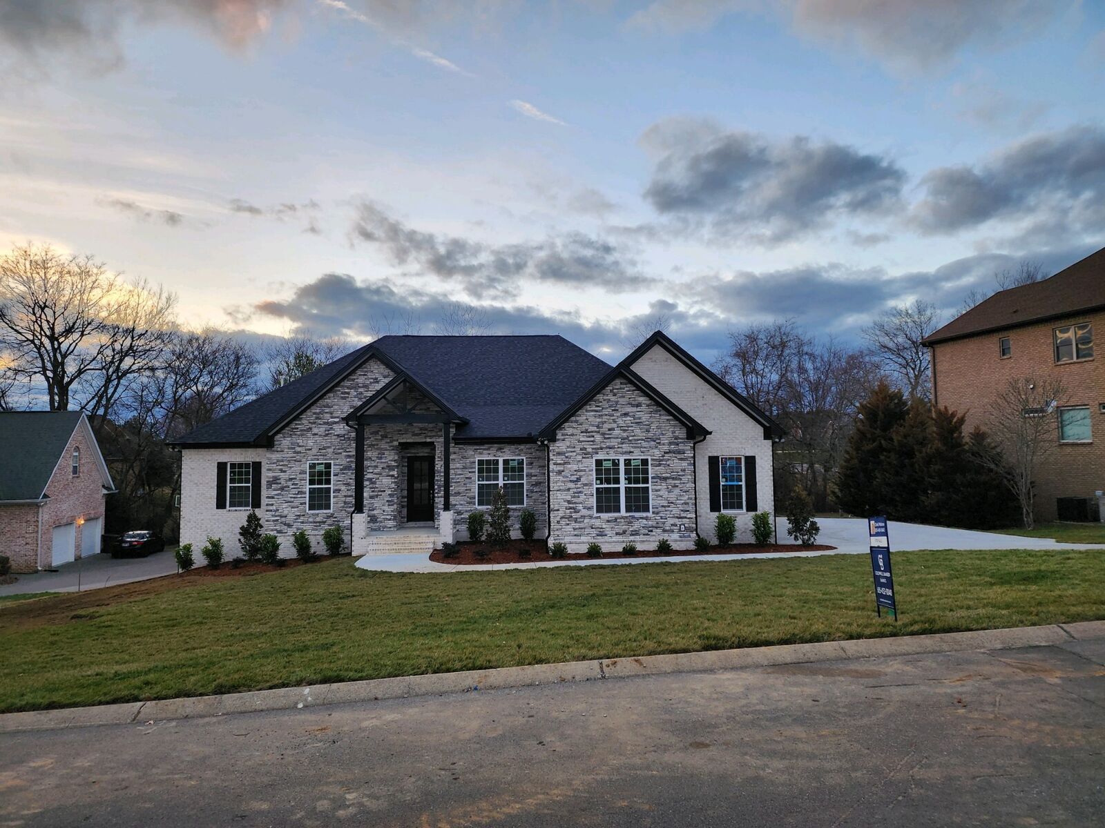 Property Photo:  121 Collinwood Dr  TN 37066 