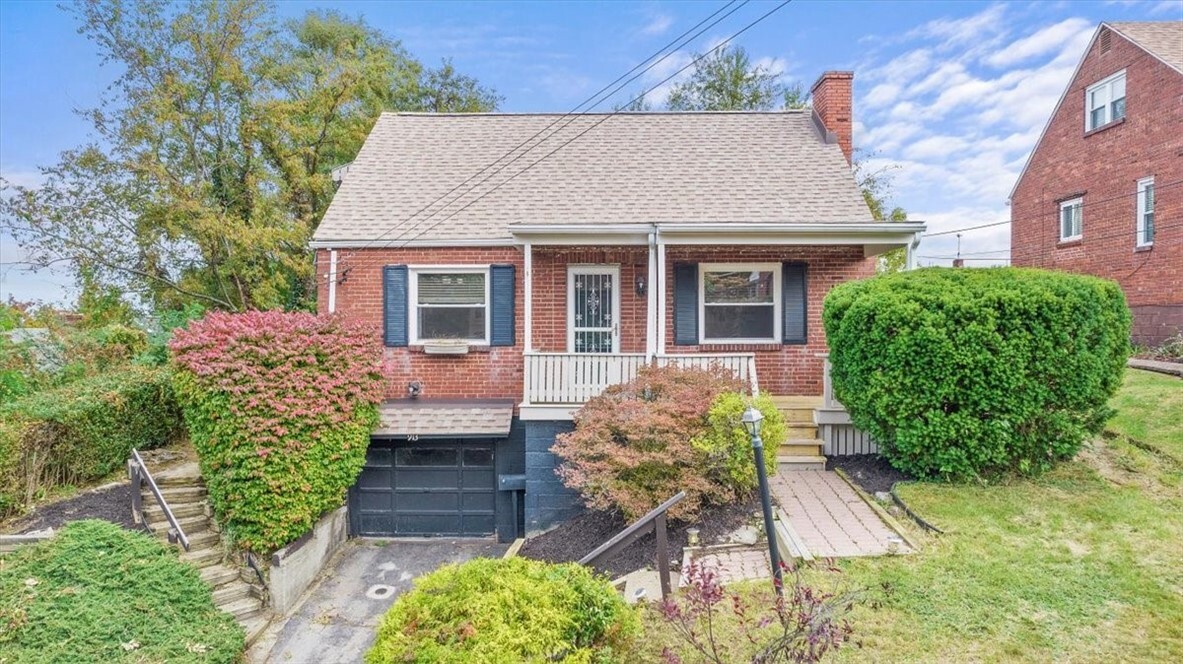 Property Photo:  913 Lindberg Ave  PA 15120 