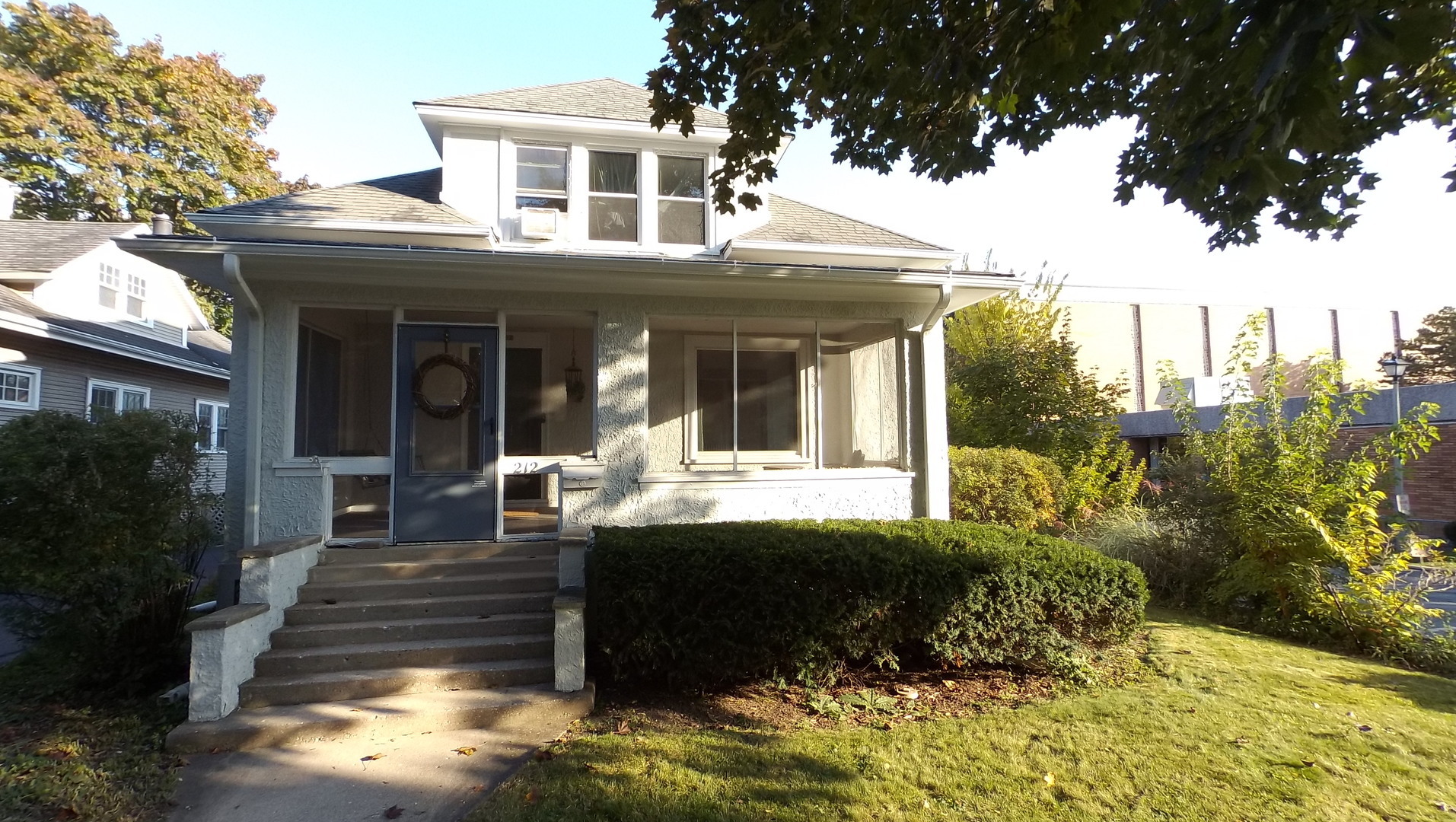 Property Photo:  212 Elm Court  IL 60048 