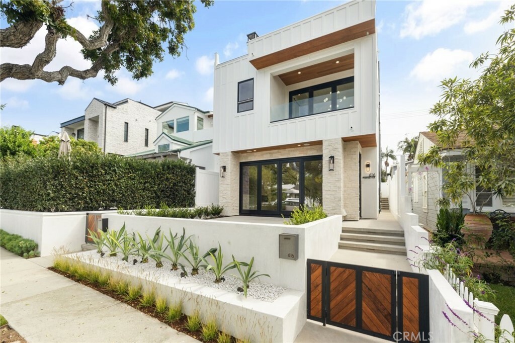616 Poinsettia Avenue  Corona Del Mar CA 92625 photo