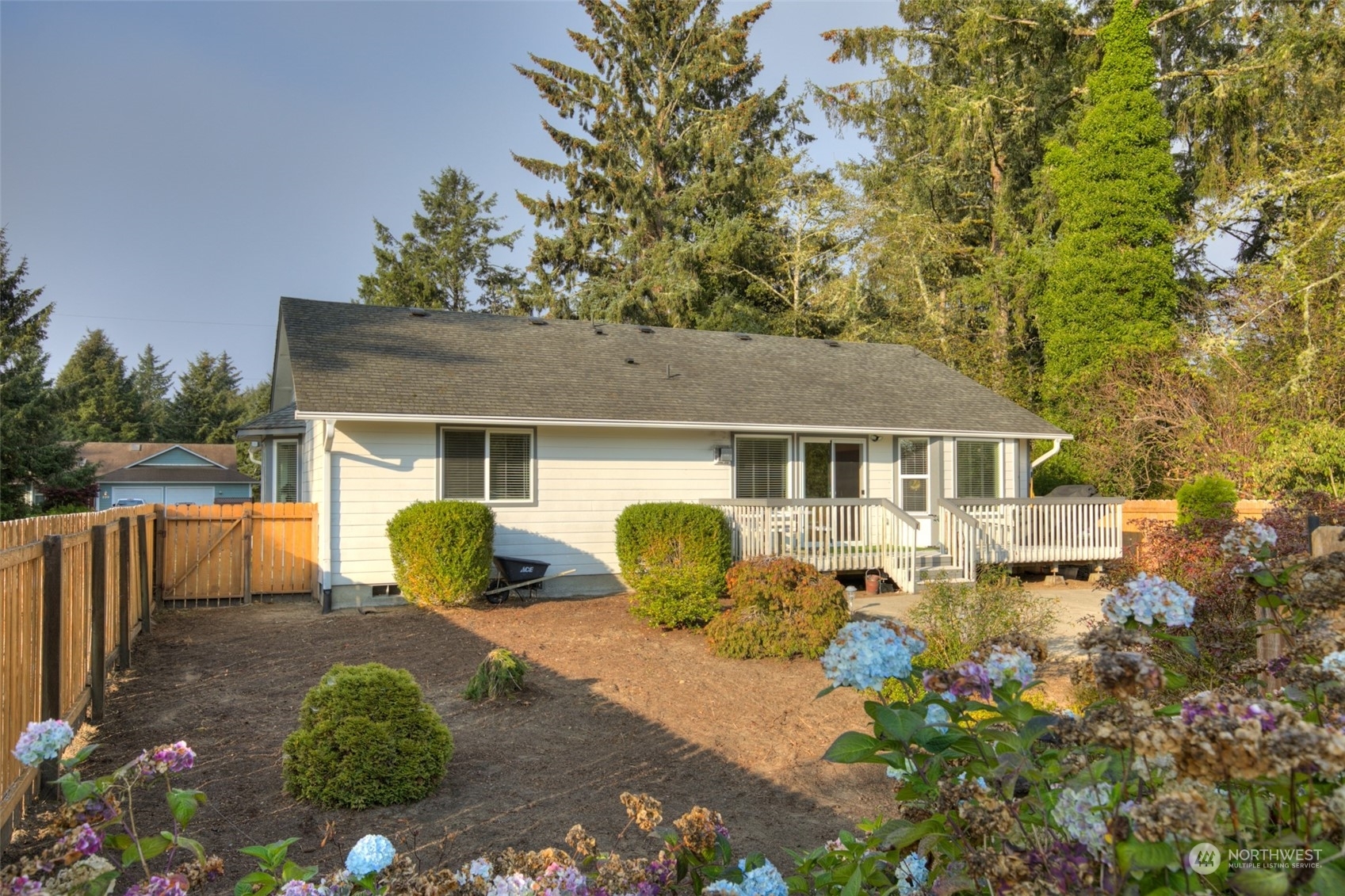 Property Photo:  558 Quinault Avenue SE  WA 98569 