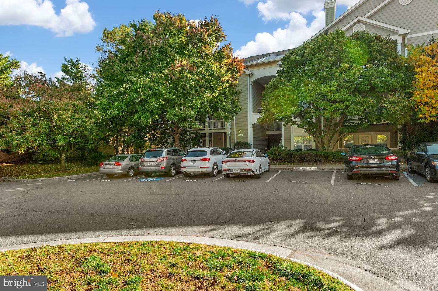 Property Photo:  1708 Lake Shore Crest Drive 14  VA 20190 