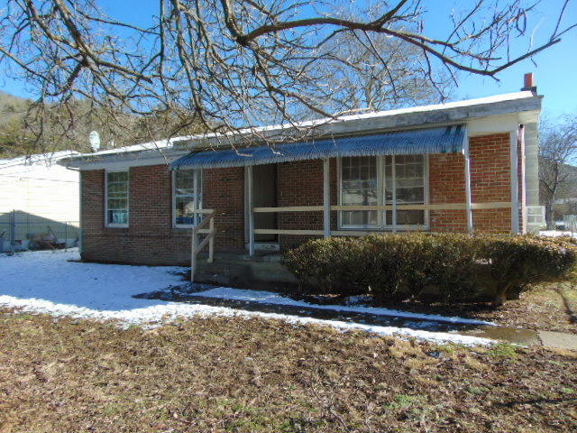 Property Photo: 33 Woodlawn St WV 24986